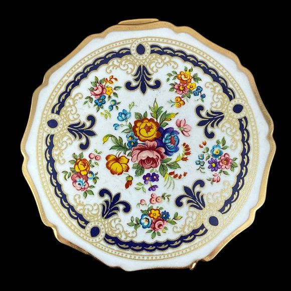 Vintage Stratton Compact Scalloped Edges Beautiful Art Nouveau Floral Bouque - Picture 2 of 6